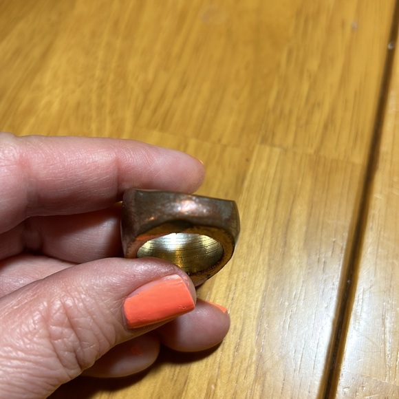 Beautiful chunky costume jewelry ring size 7 Gold colored w/ grayish faux stone - Picture 6 of 8